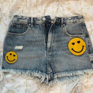 PacSun
Happy Patch High
Waisted Denim
Festival Shorts (Size: 26)